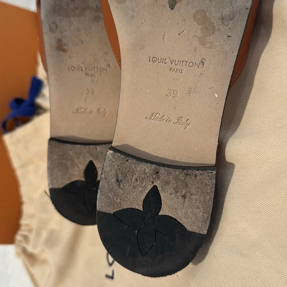 JUST LIKE NEW! LV Isola Flat Mule. EU 39 - Picture 9 of 15